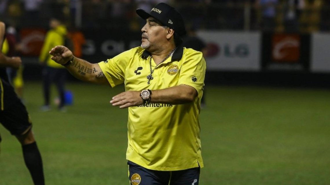 Internan de emergencia a Diego Armando Maradona