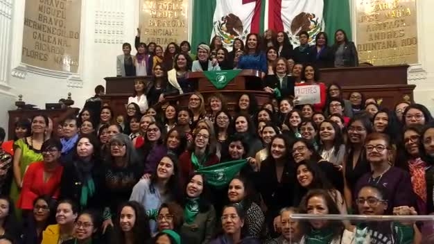 Mujeres se apoderan del Congreso de la CDMX