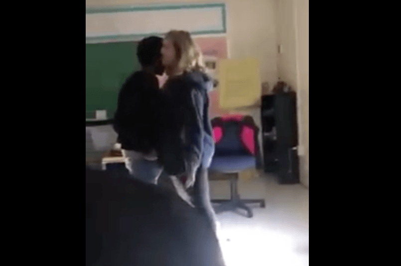 El estudiante de 16 años y la docente se tomaron a golpes en un colegio de Estados Unidos