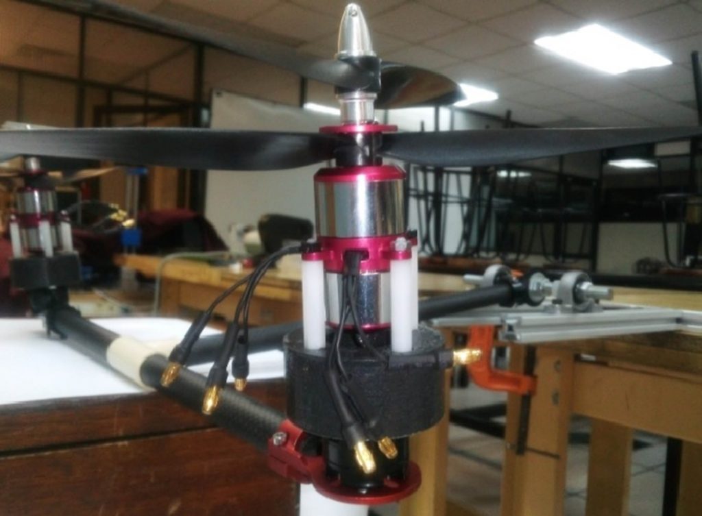 Universitarios ganan premio por brazo robótico volador Foto: Internet