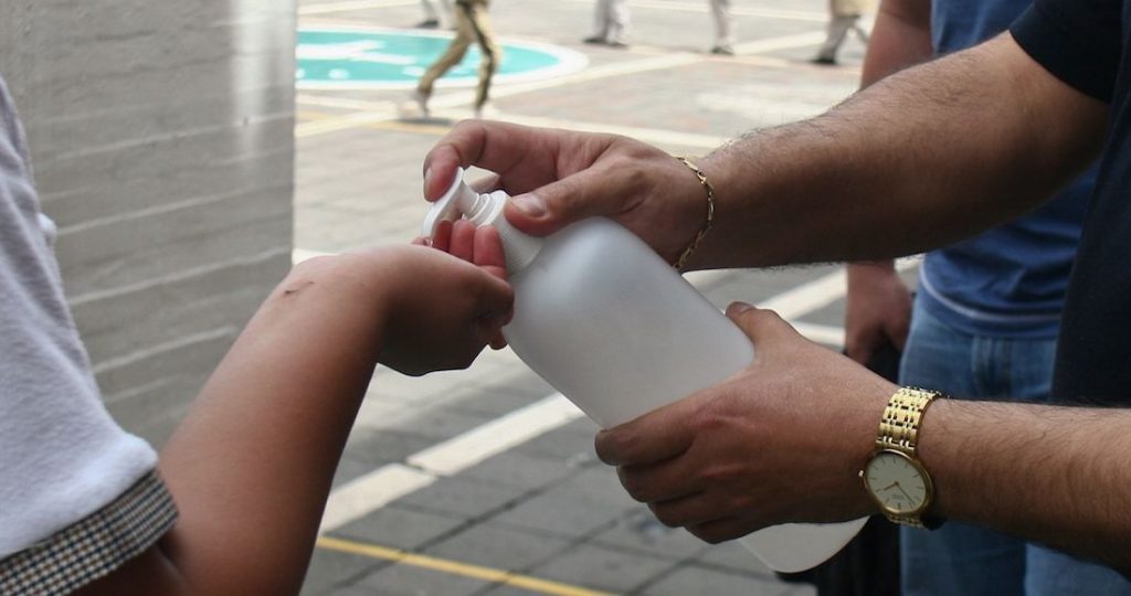 En Chiapas exigen que ya no se use gel antibacterial, piensan que en él hay COVID-19