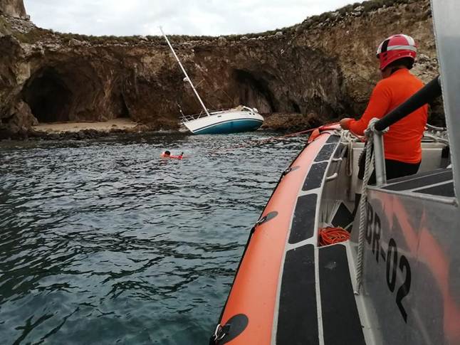 SEMAR rescató a 7 personas en Puerto Vallarta, Jalisco