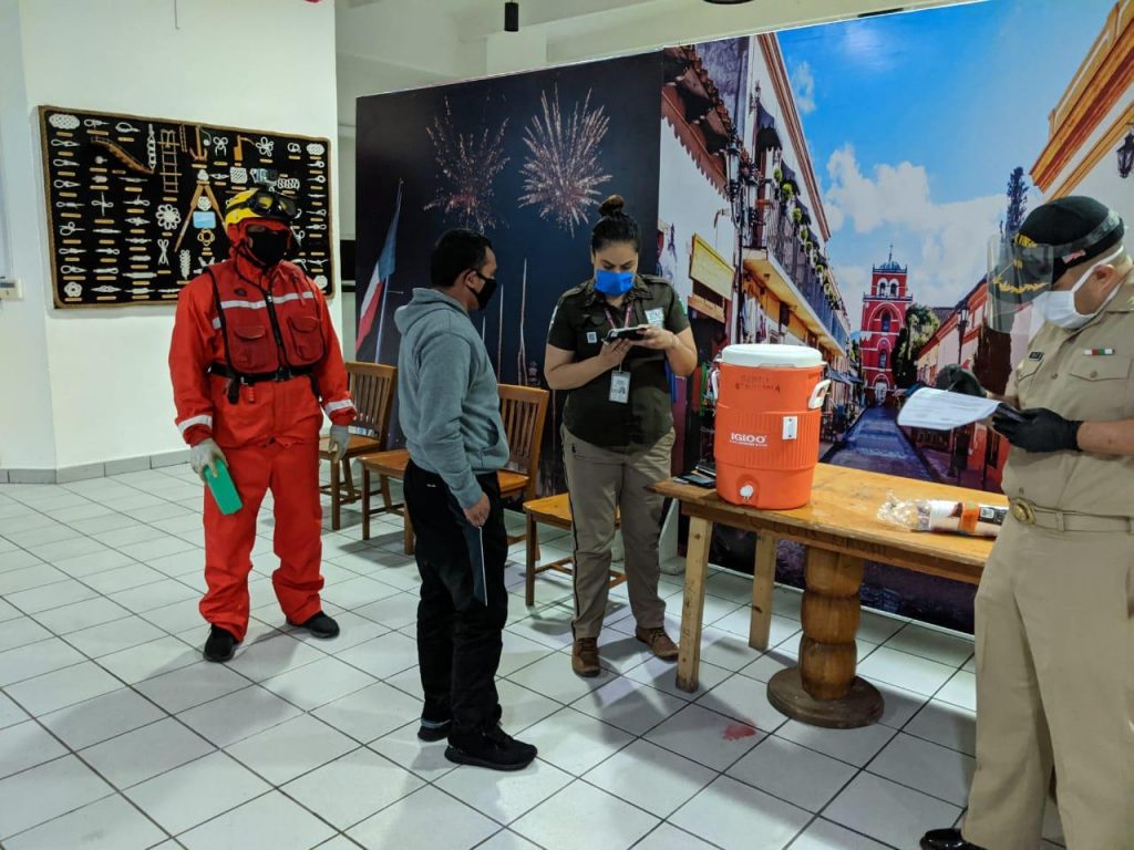 SEMAR rescató a 16 personas a bordo de embarcación en Ensenada, BC