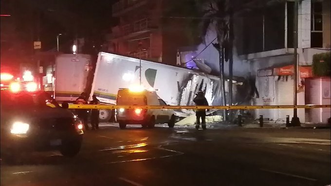 Choque de tráiler dejó 2 muertos en Eje Central