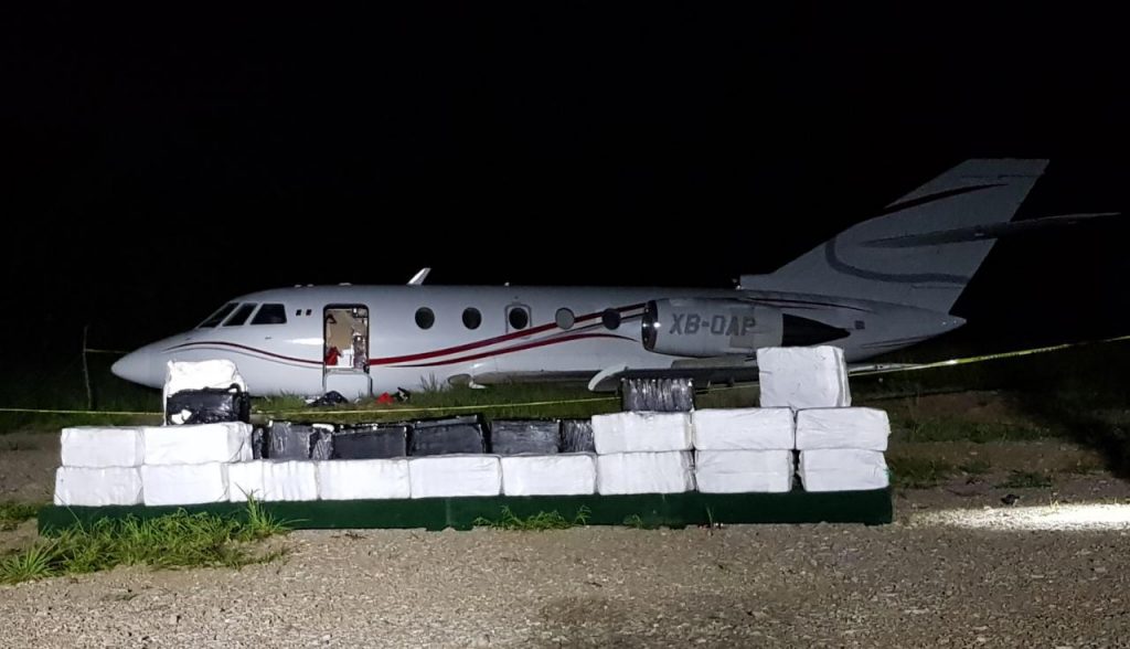 En Chiapas, SEDENA aseguró aeronave con más de 300 kilos de cocaína
