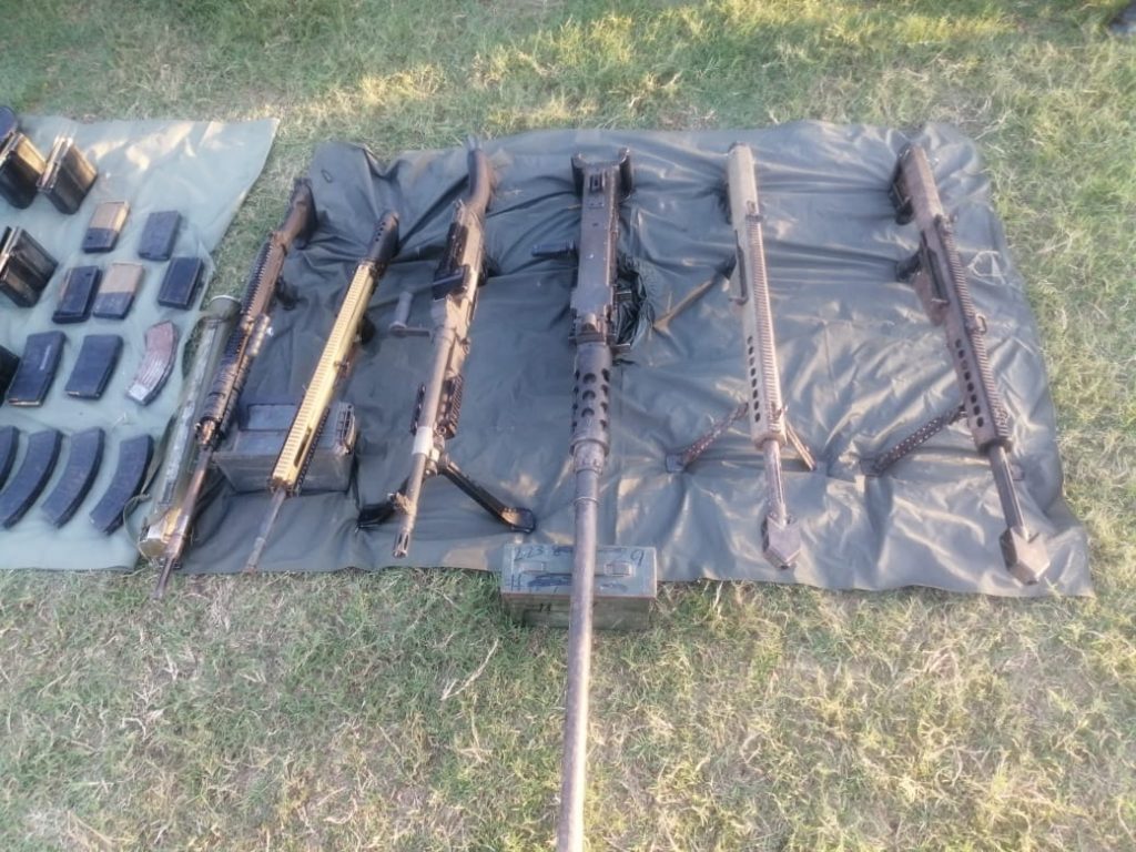 Guardia Nacional localizó armas de grueso calibre y cargadores ocultos bajo tierra en Sinaloa