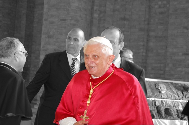 Papa emérito Benedicto XVI se encuentra grave de salud