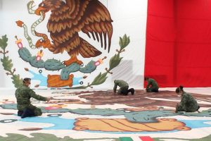 Conoce la elaboración de las banderas de México por el Ejército mexicano