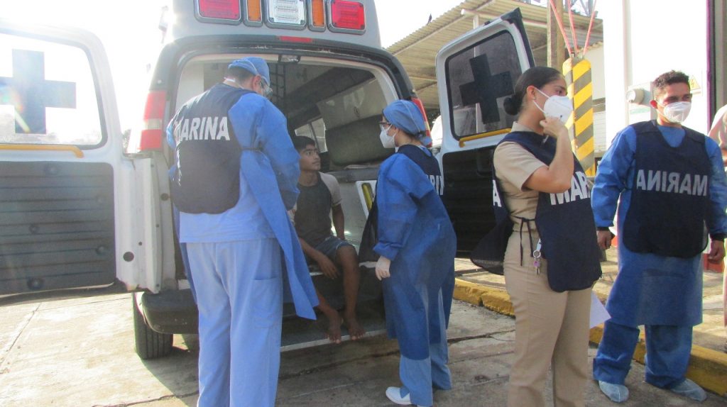 SEMAR rescató a 4 personas en Coatzacoalcos, Veracruz