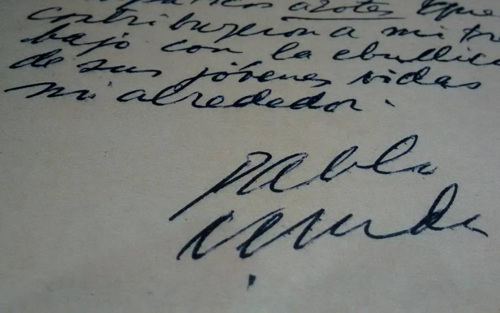 Manuscrito original del poeta Pablo Neruda sale a la luz