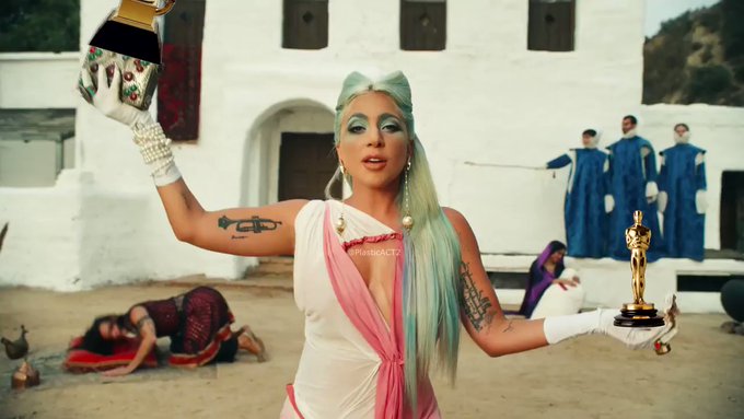 Lady Gaga estrenó el video del sencillo 911