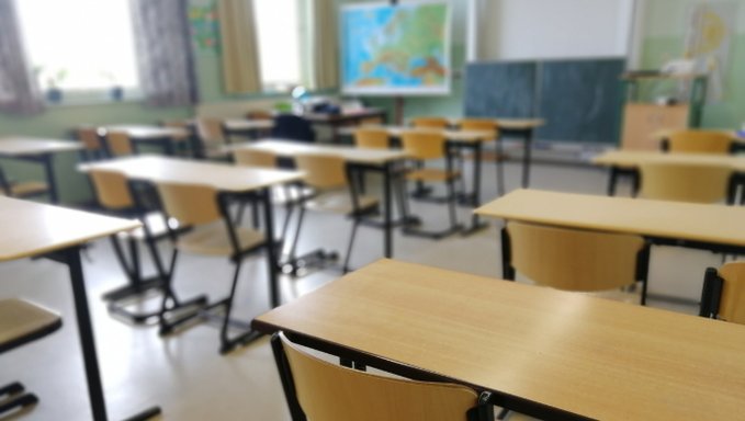 Más de 100 escuelas cerraron en España por rebrotes de Covid-19