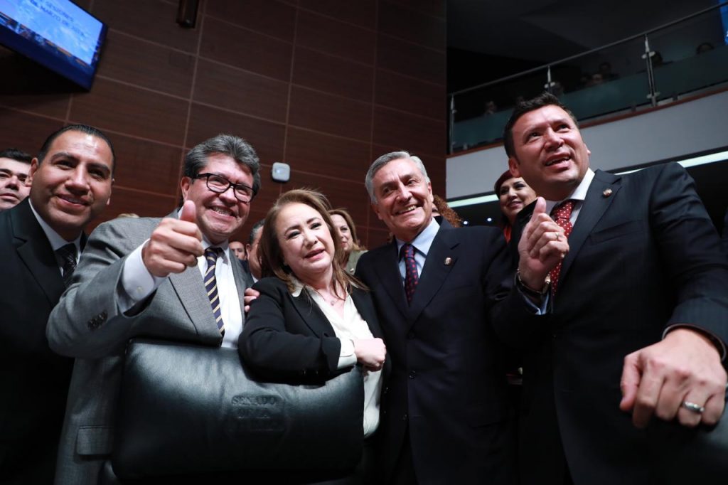 AMLO criticó a senadores de Morena