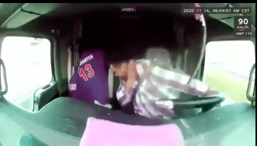 Operador de tráiler esquivó balazos en autopista de Querétaro (Video)