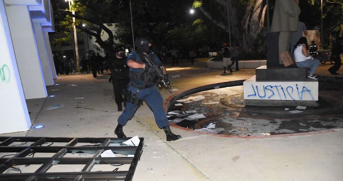 Represión en Cancún ante manifestación por feminicidio de Alexis y situación grave de violencia hacia las mujeres