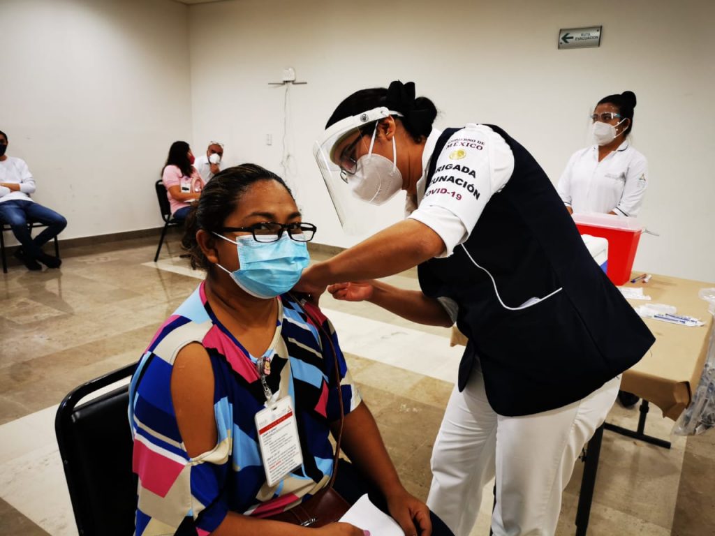 Vacunarán a maestros en Campeche este fin de semana: AMLO