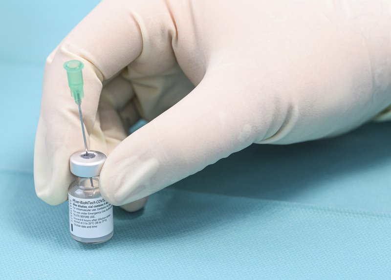 Vacuna Pfizer puede almacenarse 2 semanas sin ultrafrío Foto: AP