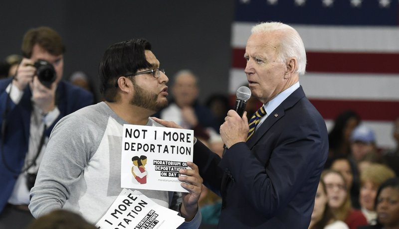 Biden firma órdenes de inmigración mientras el Congreso espera más Foto: AP
