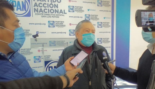 Campaña de vacunación de AMLO, “atole con el dedo”: Francisco Salazar