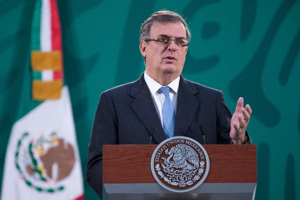 Consulados no gestionan vacunas para funcionario de México