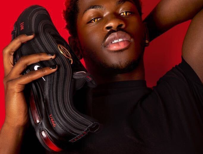 Nike en contra de ‘tenis satánicos’ hechos con sangre humana: demanda a Lil Nas X