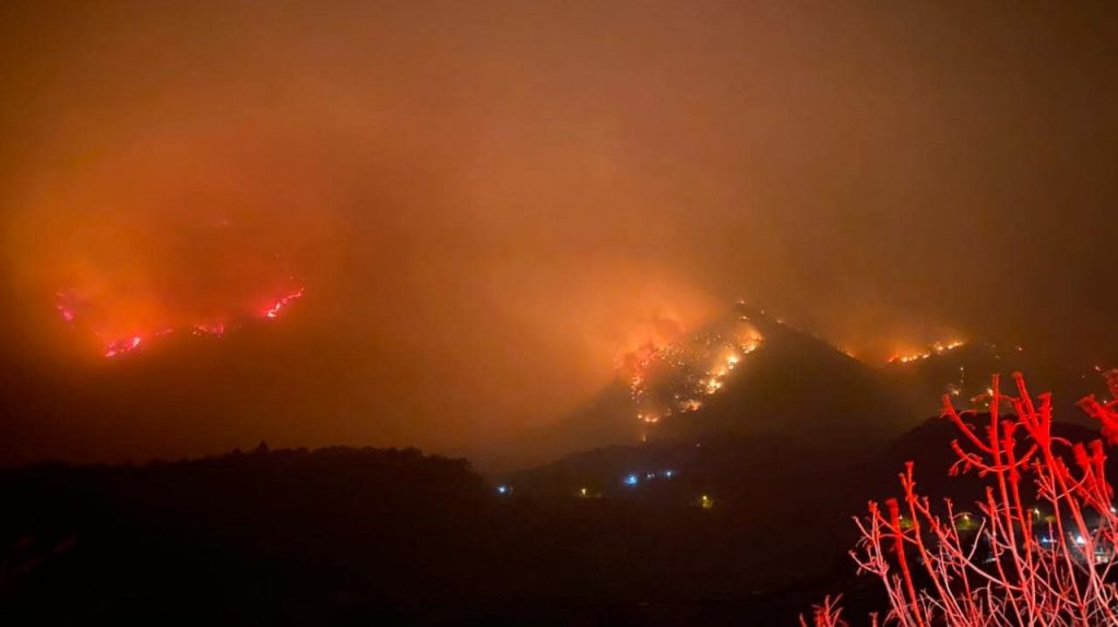 Más de 15 comunidades fueron evacuadas por incendios en Nuevo León