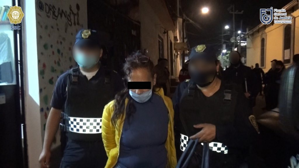 Policía CDMX detuvo en Xochimilco a "La Rocker" distribuidora de narcóticos