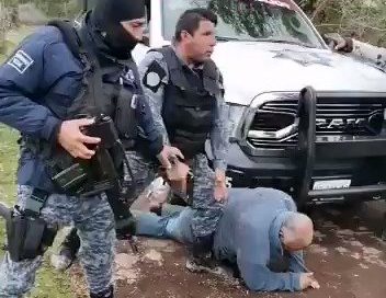 Adulto mayor es sometido por policías en Huauchinango, Puebla; ya son investigados (Video)