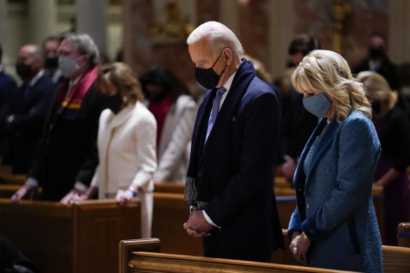 Obispos católicos a Biden: no comulgue si apoya el aborto Foto: AP