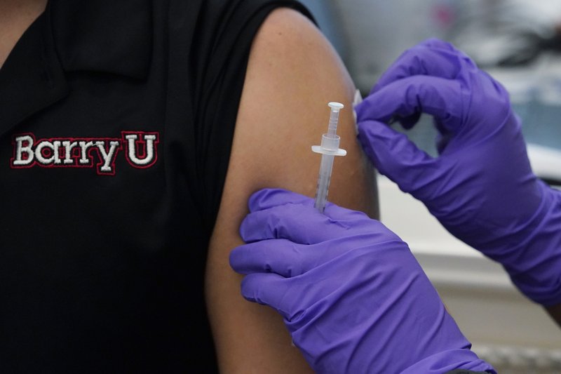 En Italia, por error vacunaron a una mujer 6 veces contra Covid-19 de Pfizer