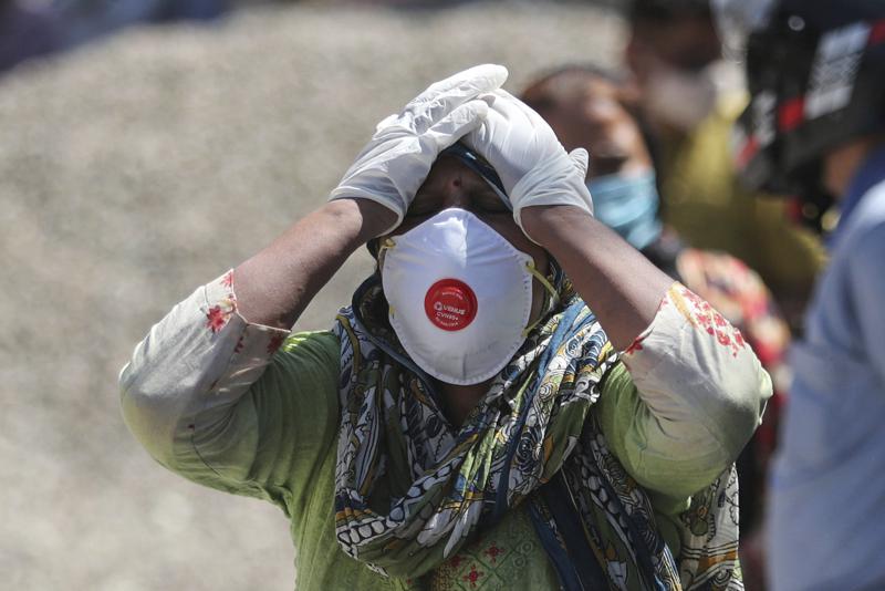 India suma 320.000 casos más mientras llega ayuda extranjera Foto: AP