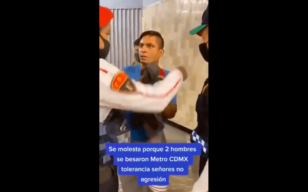 Sujeto se molesta por beso de hombres gay en el metro, los termina agrediendo (Video)