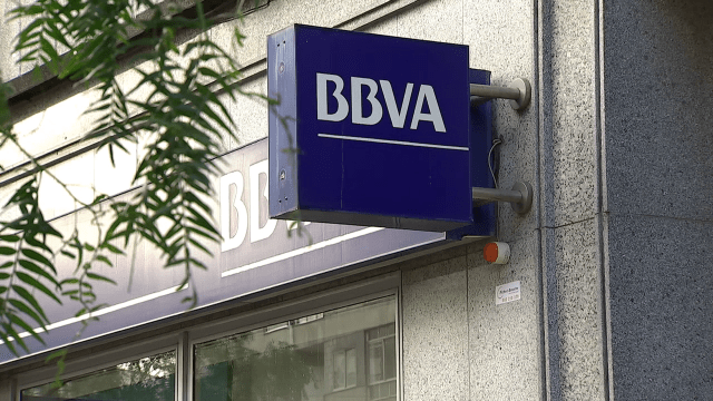 BBVA cerrará cientos de oficinas en España, anuncia despido masivo de empleados
