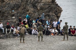 Llegan 8,000 migrantes a España; tensión con Marruecos