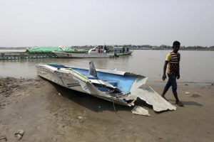 Al menos 26 muertos tras naufragio en un río de Bangladesh