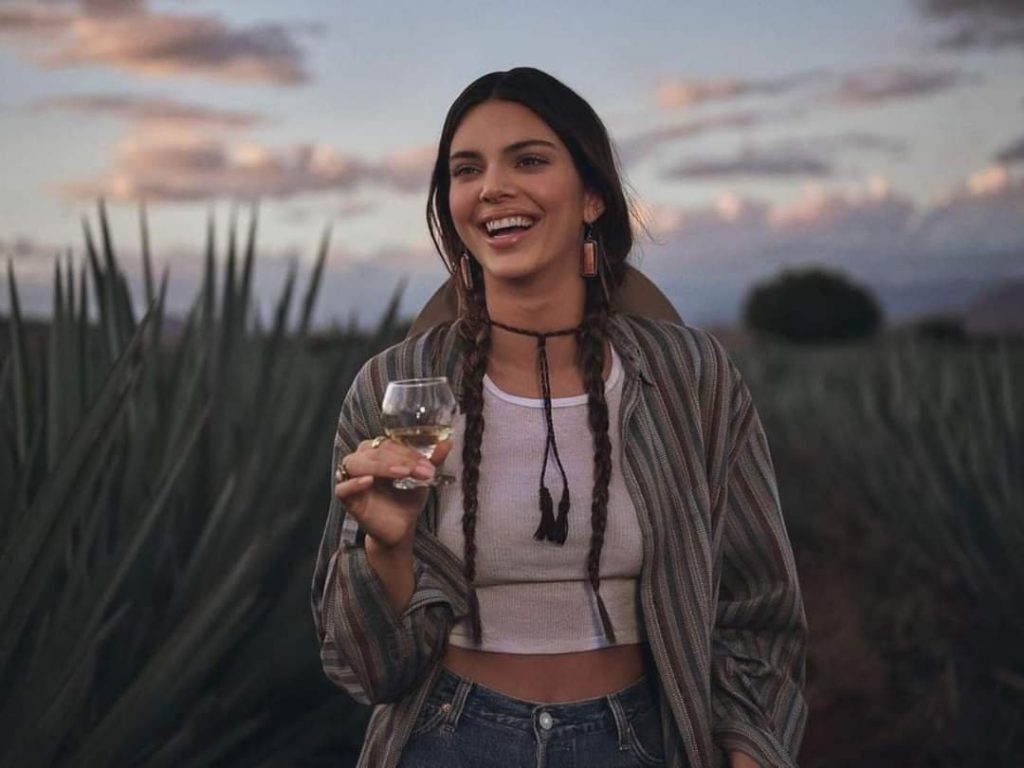 Kendall Jenner lanzó su tequila, y reclaman por apropiación cultural