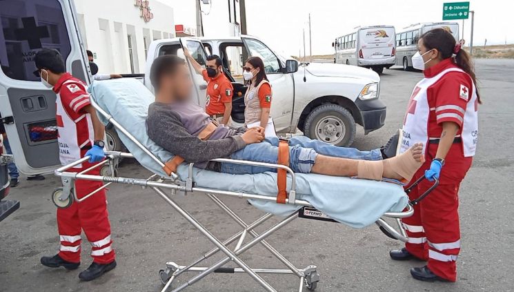 Grupos Beta rescataron a 8 migrantes lesionados al resbalar del muro  fronterizo: INM