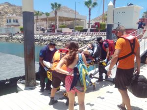 Semar evacuó médicamente a una persona extranjera en costas de Cabo San Lucas, BCS