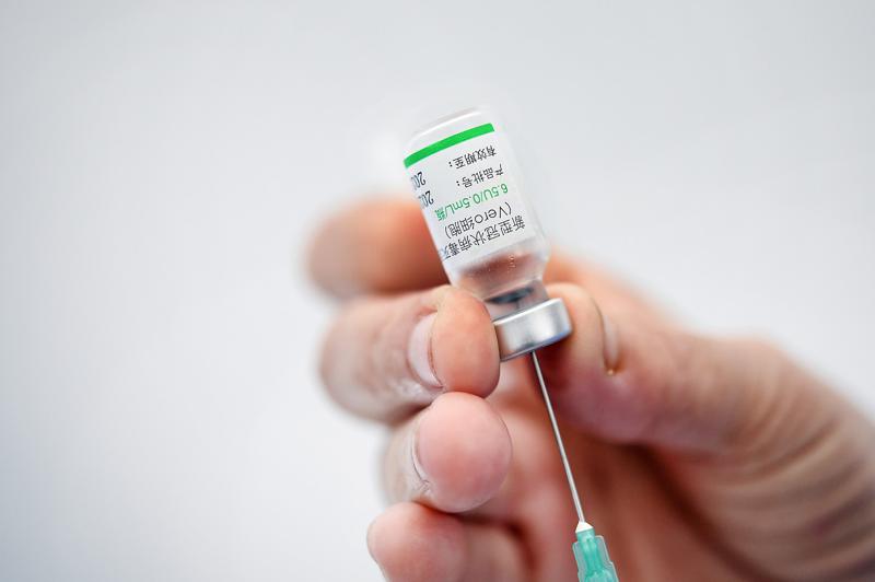 La OMS da luz verde a vacuna de Sinovac contra COVID-19