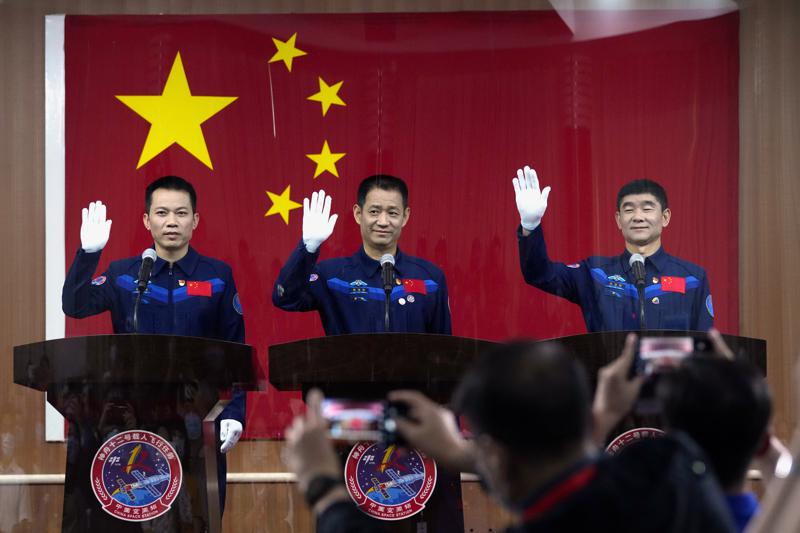 China enviará 3 astronautas a su estación espacial Tianhe Foto: AP