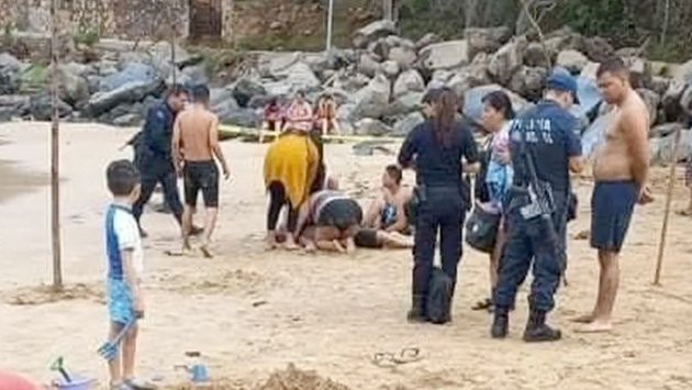Murió papá ahogado al salvar a su hijo en playa de Nayarit