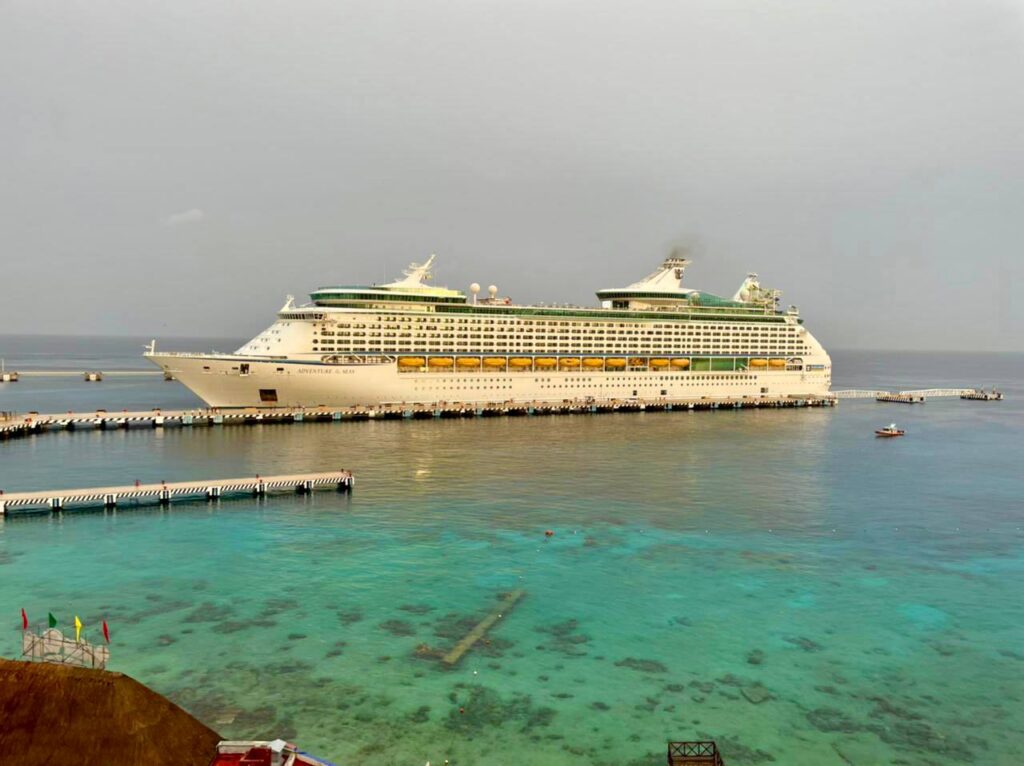 Regresan cruceros a Cozumel; atraca el Adventure of the Seas Foto: Internet