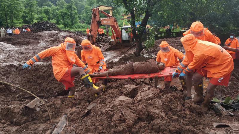 India: 113 muertos en aludes de tierra e inundaciones