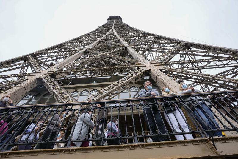 Francia pide pase COVID para Torre Eiffel y otros monumentos