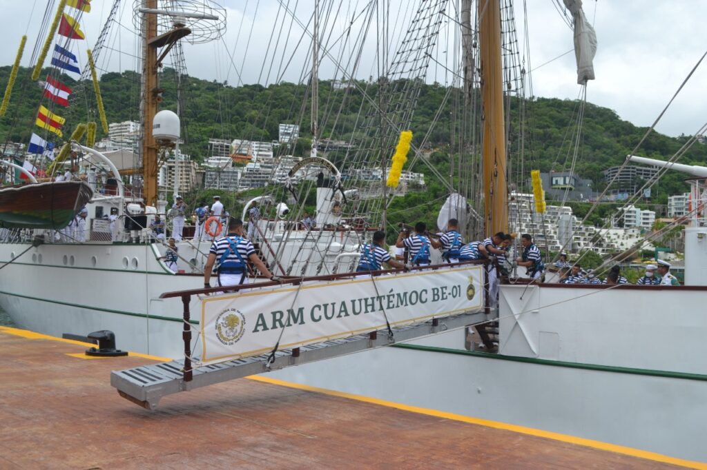 Arriba,“Cuauhtémoc”,puerto,Acapulco,,término ,primera,fase,crucero, instrucción,,“Bicentenario de la Armada de México”,Semar