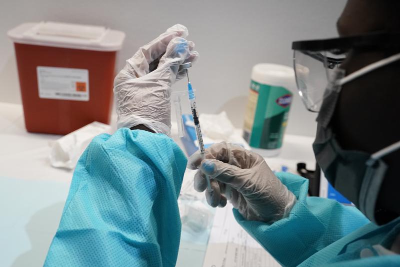 EUA planea dar dosis de refuerzo de vacuna contra COVID-19