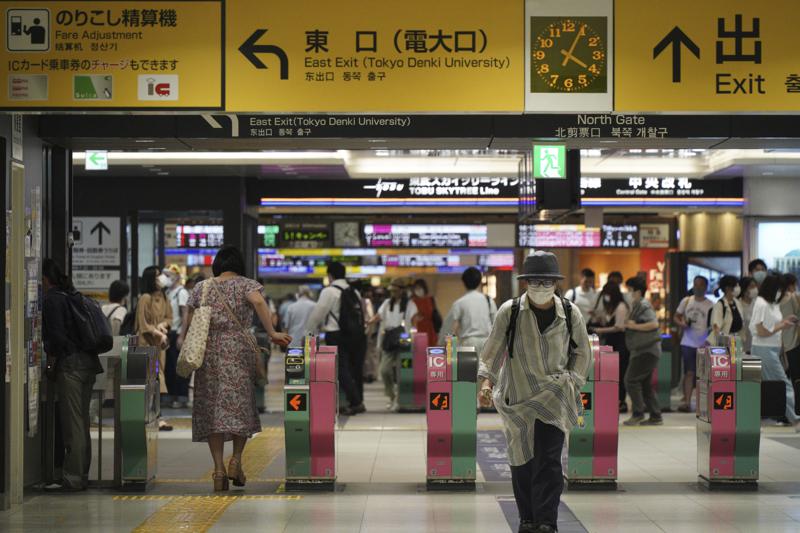 10 pasajeros acuchillados en un tren subterráneo en Tokio