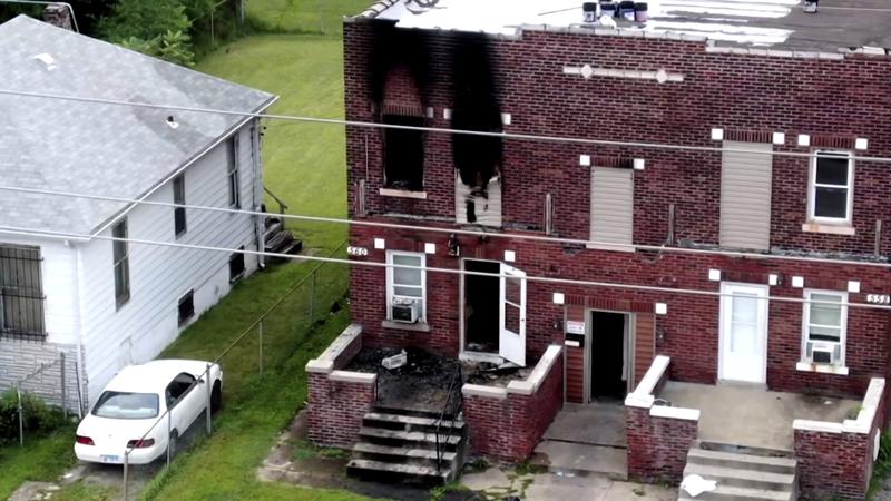 Mueren 5 niños en incendio en su casa en Illinois