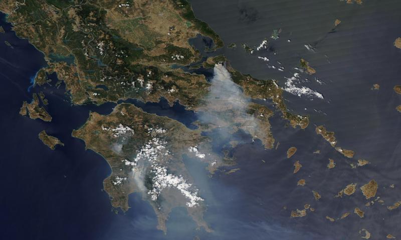 Enorme incendio en isla de Grecia cumple 7 días