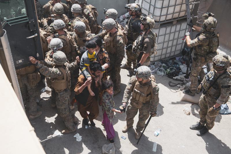 Un muerto en Kabul durante caóticas evacuaciones
